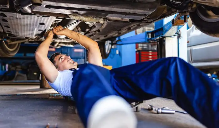 curso de mecanico taller coche